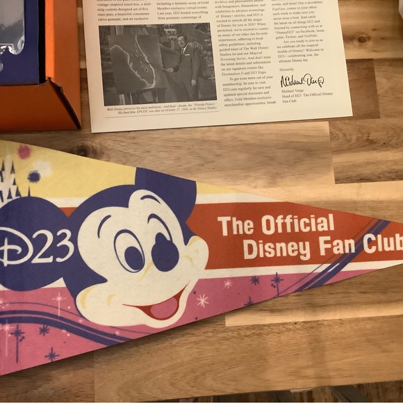 D23 Gold Member Exclusive Pin Set Disney 50th Anniversary - Picture 3 of 7